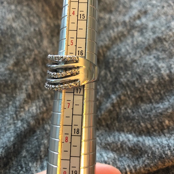 Lia Sophia “Stellar” size 6 rhodium coated and CZ ring - Picture 3 of 5